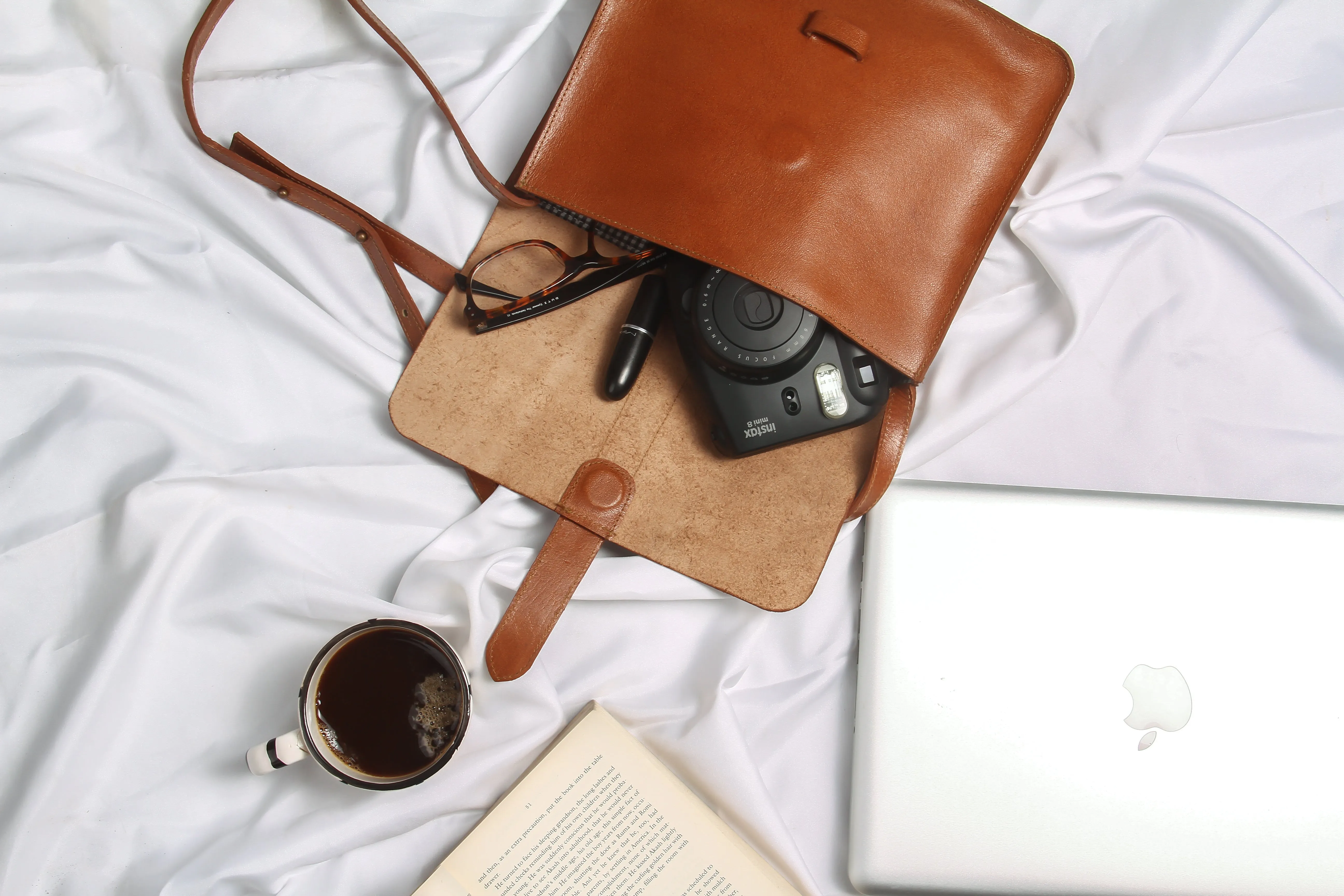 Fundamental Messenger Bag I -Tan