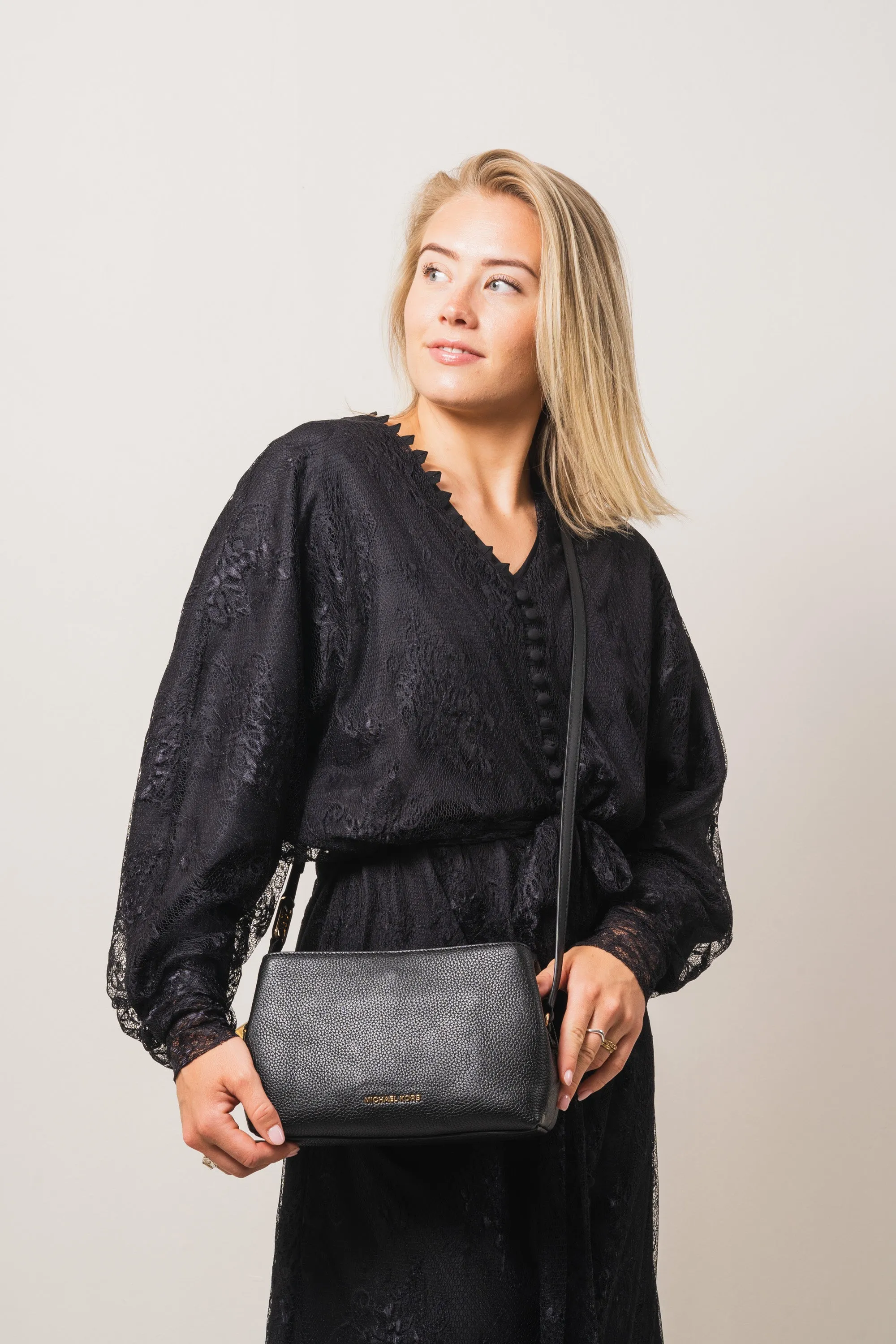 Kensington Medium Messenger Bag - Black
