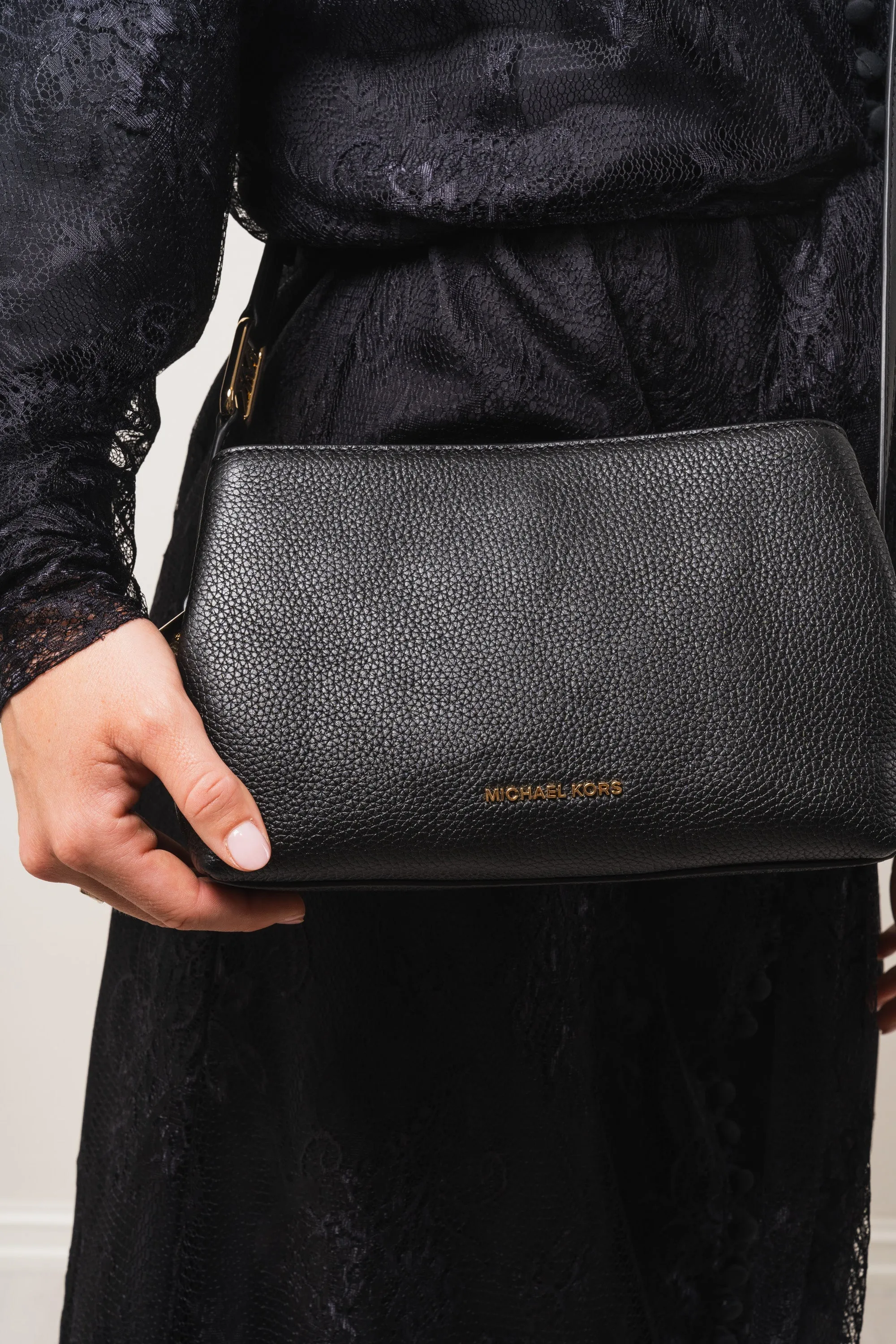 Kensington Medium Messenger Bag - Black