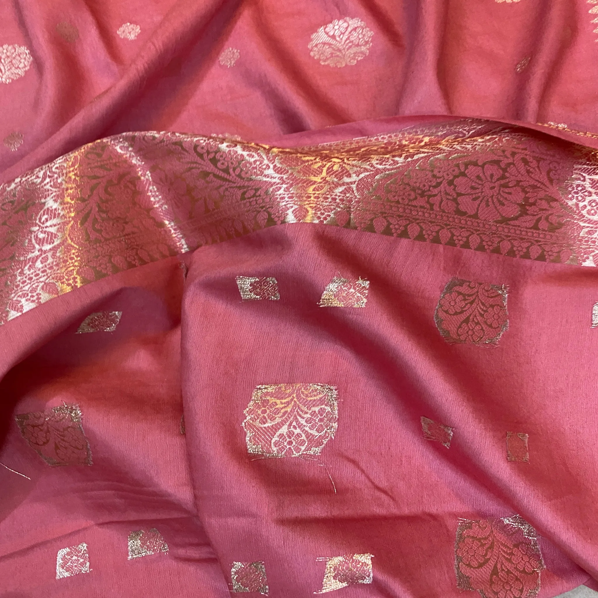 Luxurious Pink Handloom Crepe Banarasi Silk Saree
