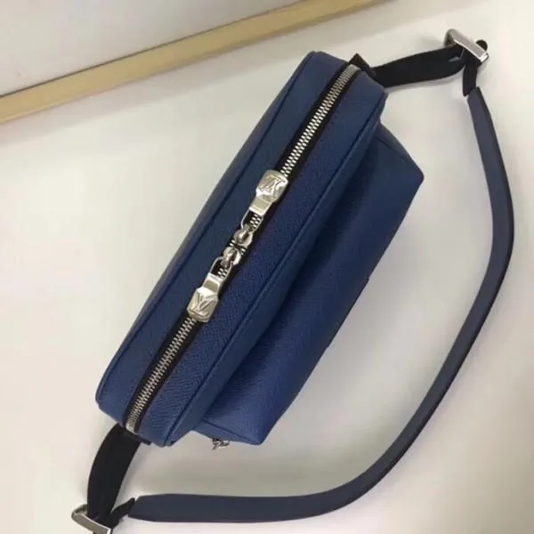 Men&#8217;s Outdoor Messenger Shoulder Bag M33435 Blue 2018