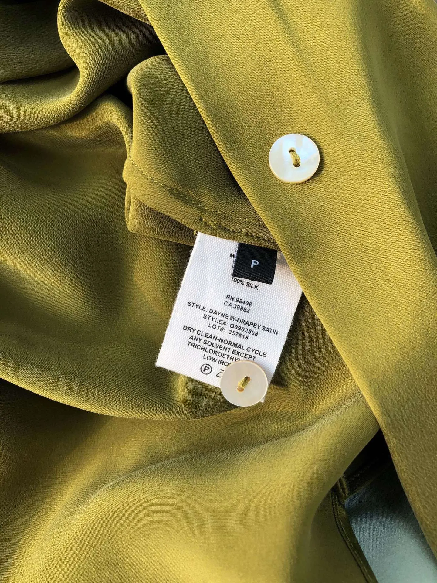 Nonothing|Luxurious silk shirt in olive green