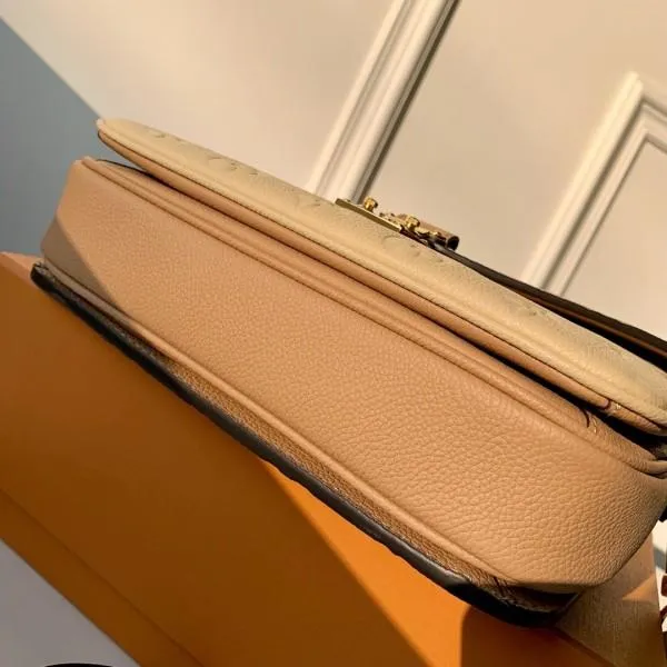 Pochette Metis Messenger Bag M44300 Beige/white 2018