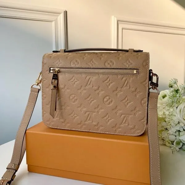 Pochette Metis Messenger Bag M44300 Beige/white 2018