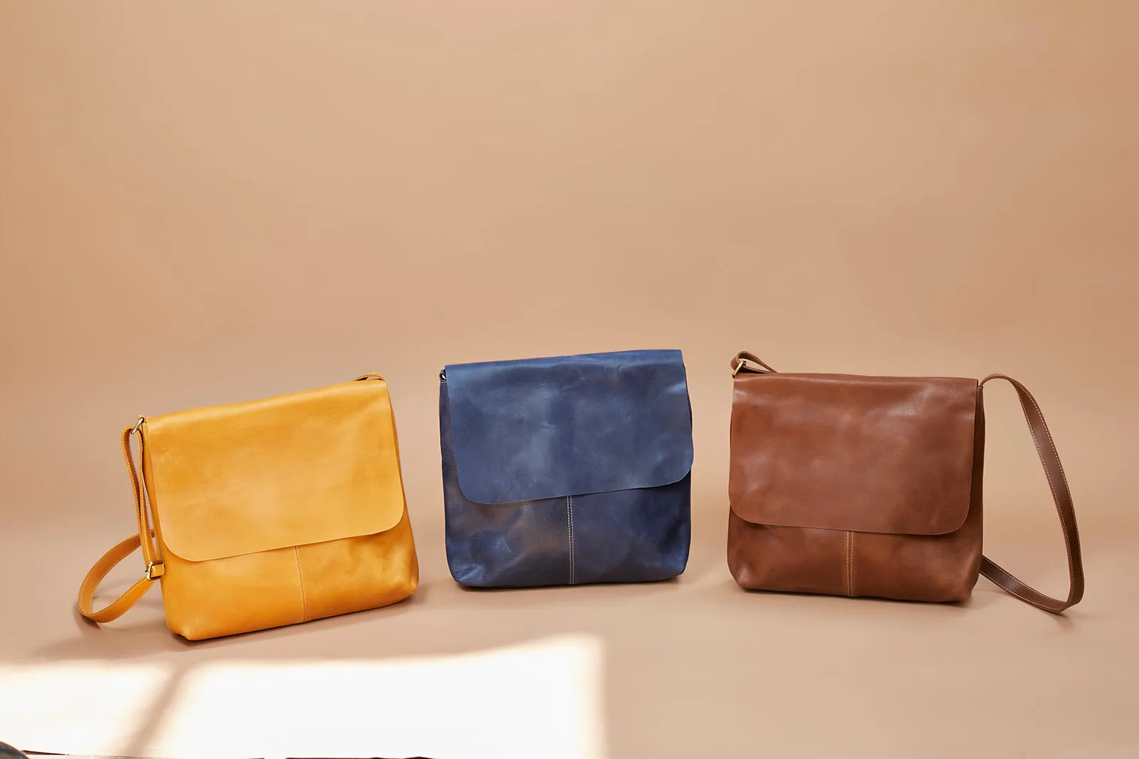 Telak Leather Messenger Bag - Almond Brown