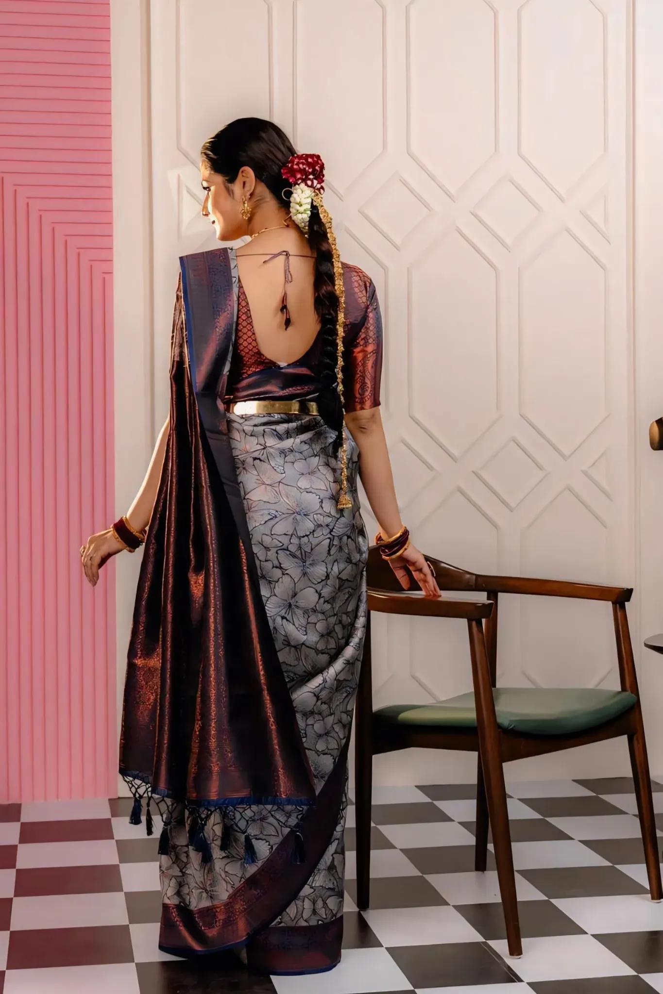THE SAREE SHOWCASES A DELICATE INTERPLAY OF COLORS AND PATTERNS