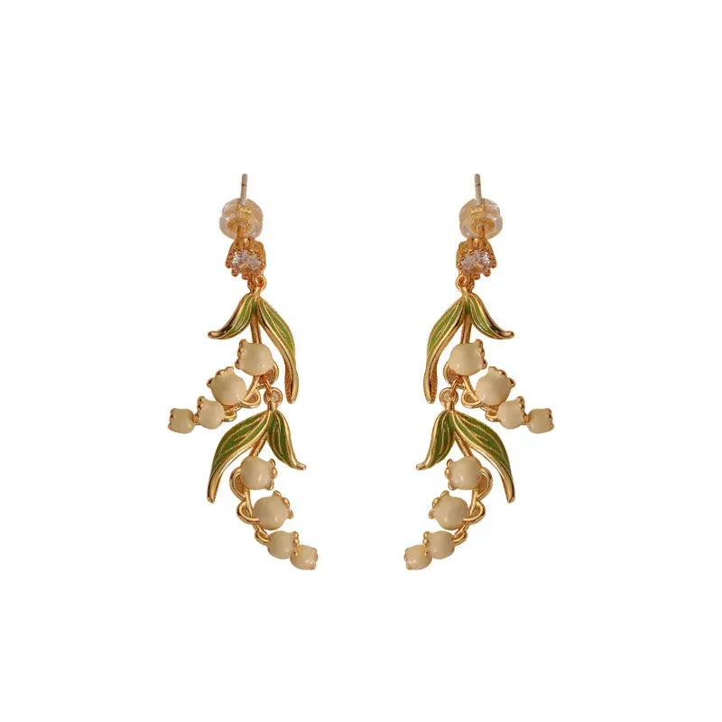 VAIGE Charming Green Leaf and White Flower Drop Earrings