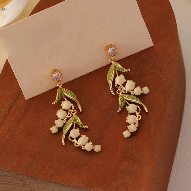 VAIGE Charming Green Leaf and White Flower Drop Earrings