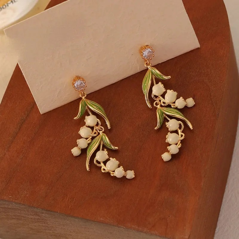 VAIGE Charming Green Leaf and White Flower Drop Earrings