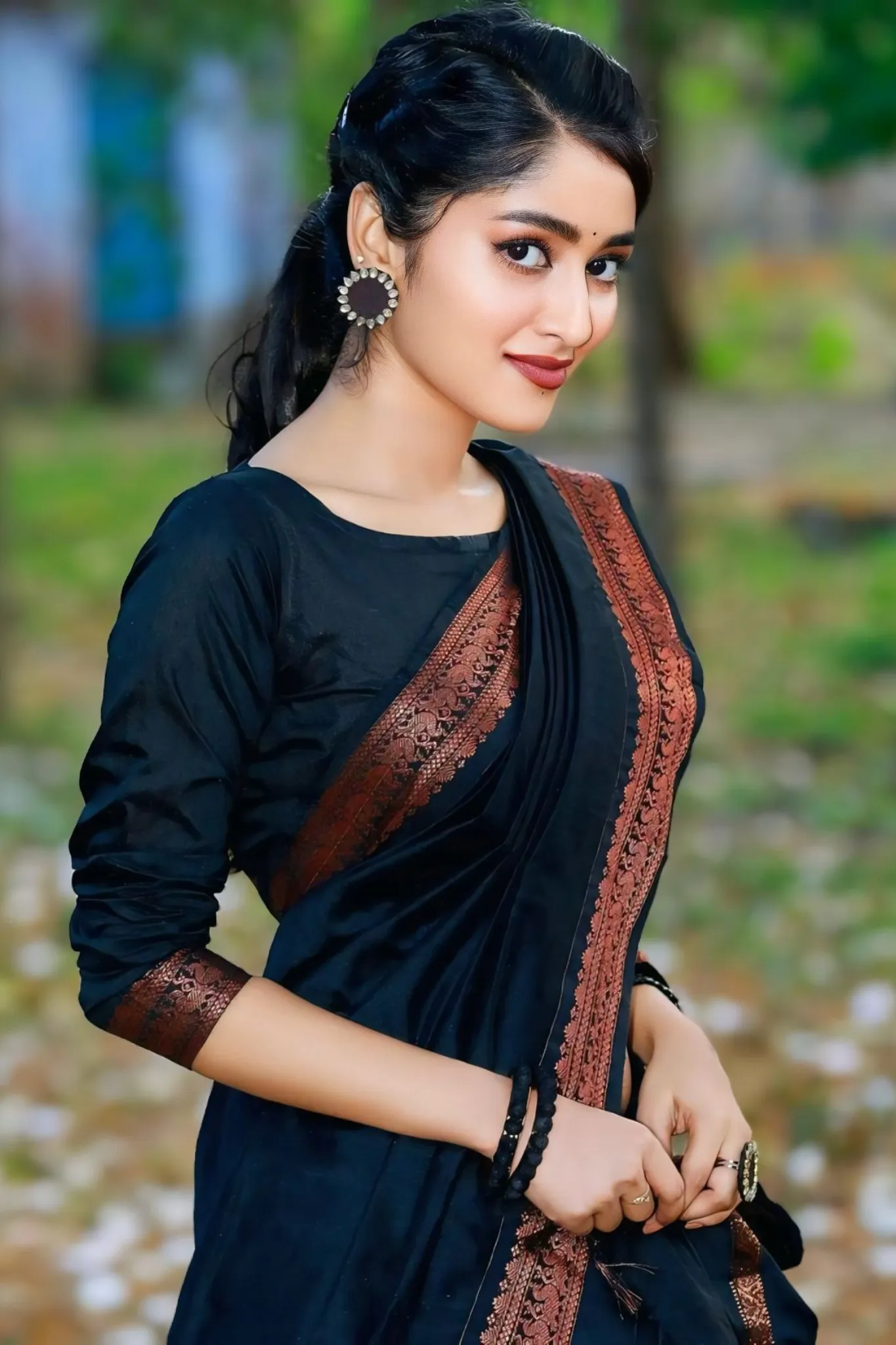 WOMEN'S HEAVY BANARASI SILK WOVEN PATTERN MODERN JACQUARD WORK MOST TRENDY
